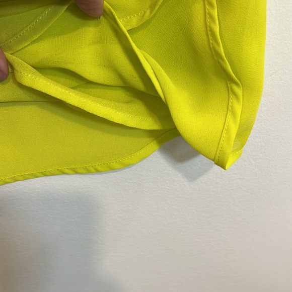 Norah scalloped edge, thin strap tank, fully lined,keyhole back Barbiecore Sz.M - Picture 3 of 4